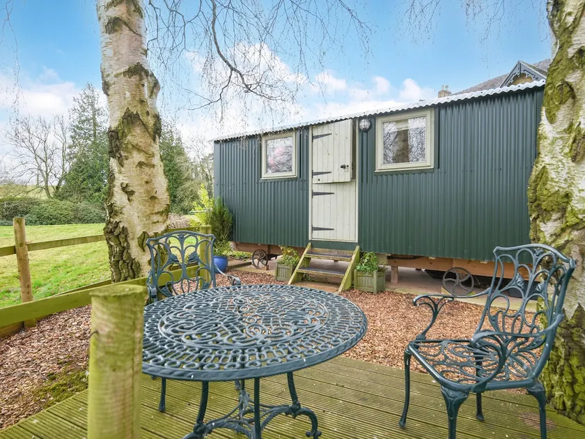 Finest Retreats - Hay and Hedgerow Glamping - Image 1
