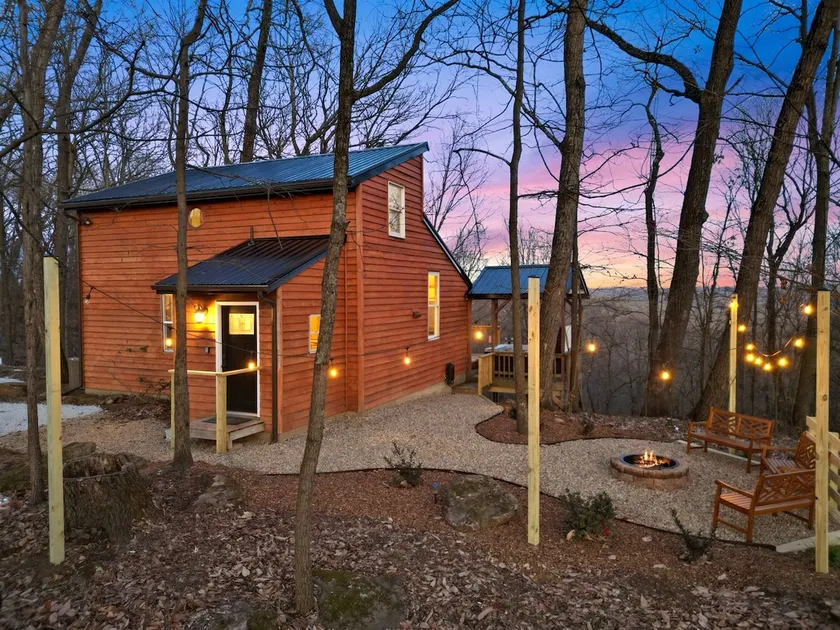 Hot tub/firepit/fireplace/grill/pool table/lake/EV - Image 1