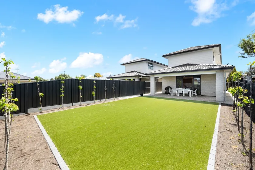 Paradise Palms—Modern Coastal Escape with Backyard - Image 1