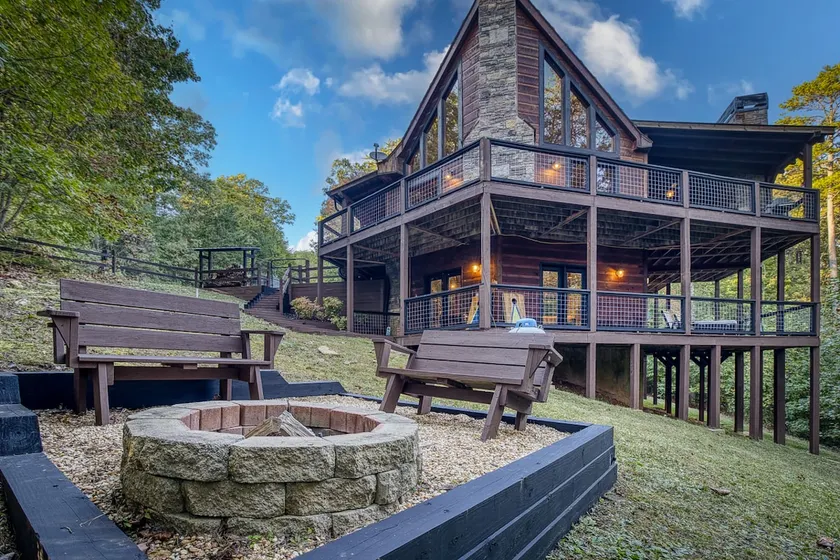 Foxhollow - Minutes to Blue Ridge, hot tub, pets - Image 1