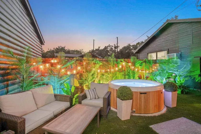 Starlight Horizon: Cabin W/ Backyard Hot Tub - Image 1