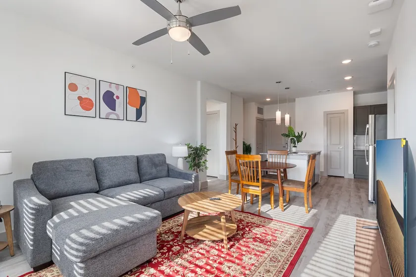 Beautiful 2BD/2BA Next to Airport 0322 - Image 1