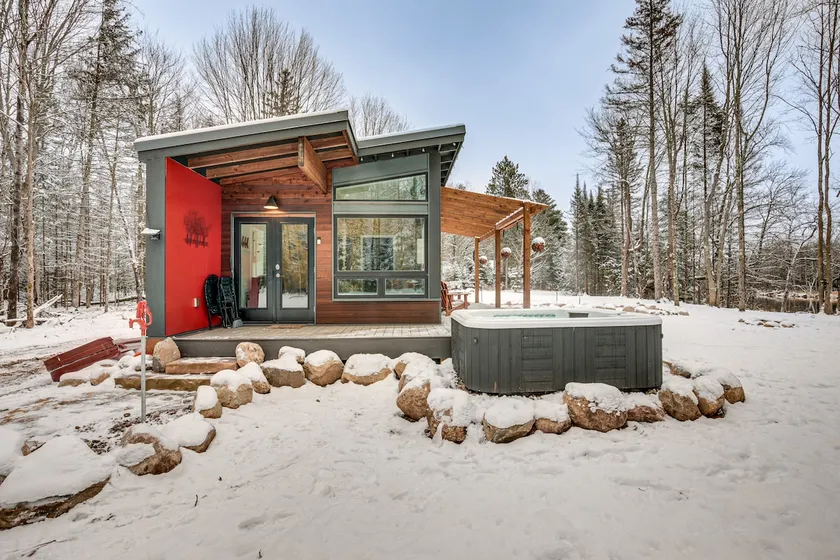Private Hot Tub: Waterfront Home Along Eagle River - Image 1