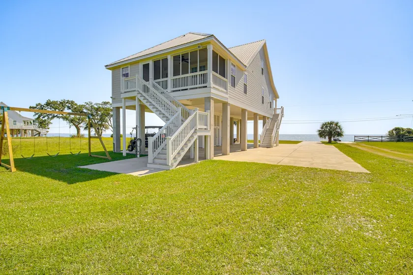 Walk to Beach: Oceanfront Home w/ Outdoor Kitchen - Image 1