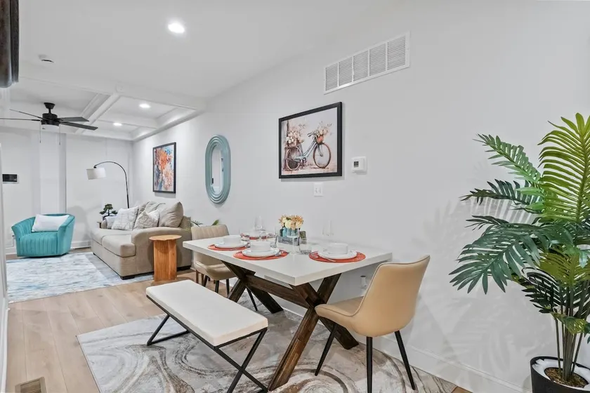 Beautiful home w/ Keyless Entry Near Stadium - Image 1