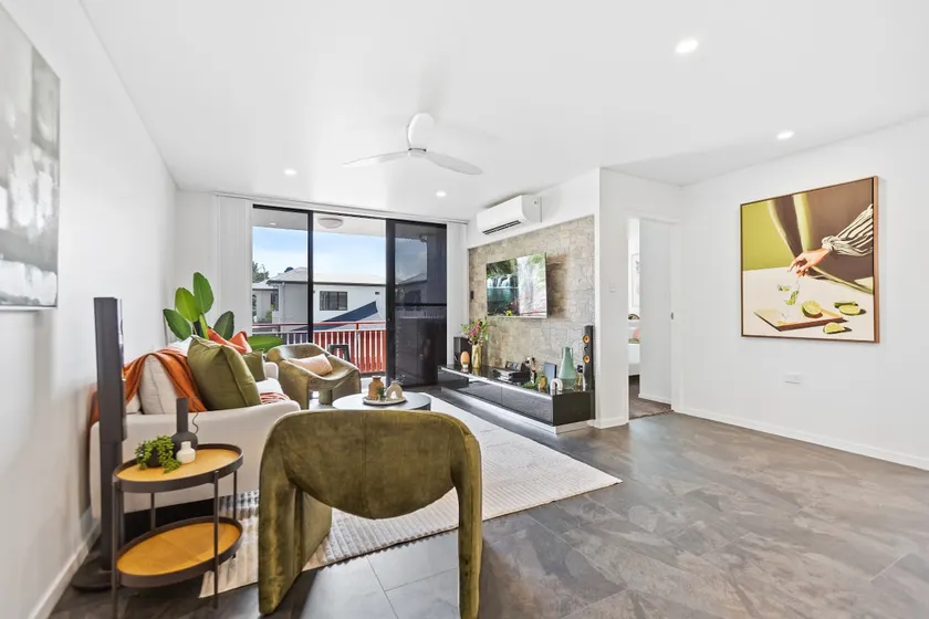 Modern Apartment with Esplanade Views - Image 1