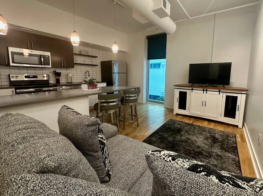 Old Market One Bedroom Loft (Atrium View) 404 - Image 1