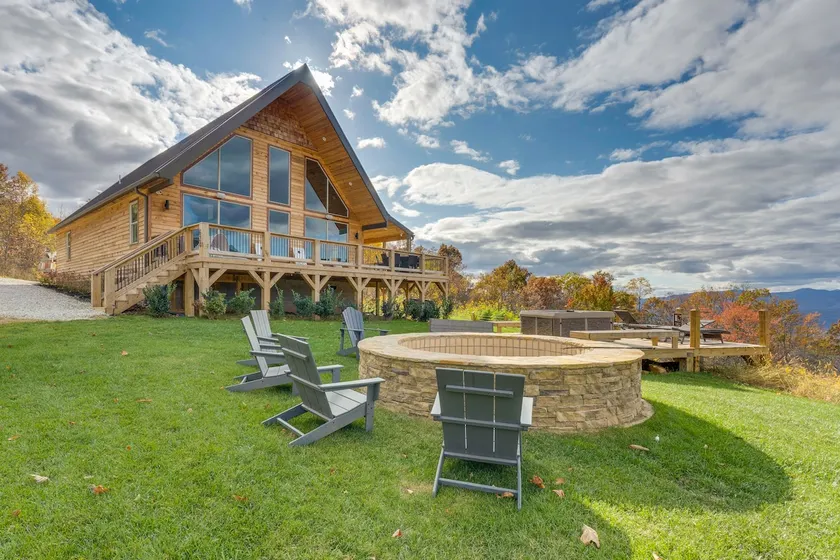 Blue Ridge Mountain-view Cabin w/ Hot Tub & Deck! - Image 1