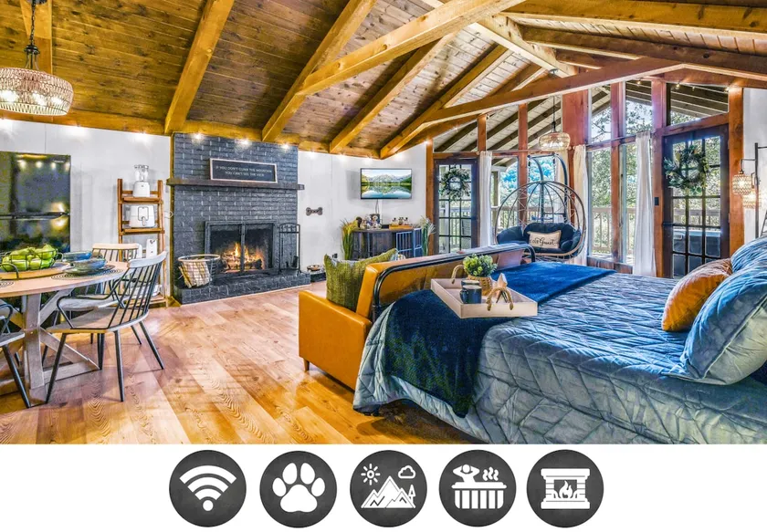 Firefly Lookout: Pet Friendly, Free Attraction Tickets, Hot Tub & Fireplace - Image 1
