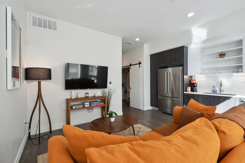 Elegant 1BR | City Views | LoHi | Dog-Friendly - Image 1