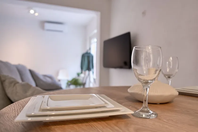 Free Parking! 1BR Loft close to Center - By T&S - Image 1