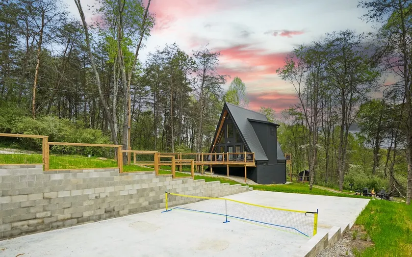 The Benison | Hot Tub, Pickleball, Kids Playhouse - Image 1