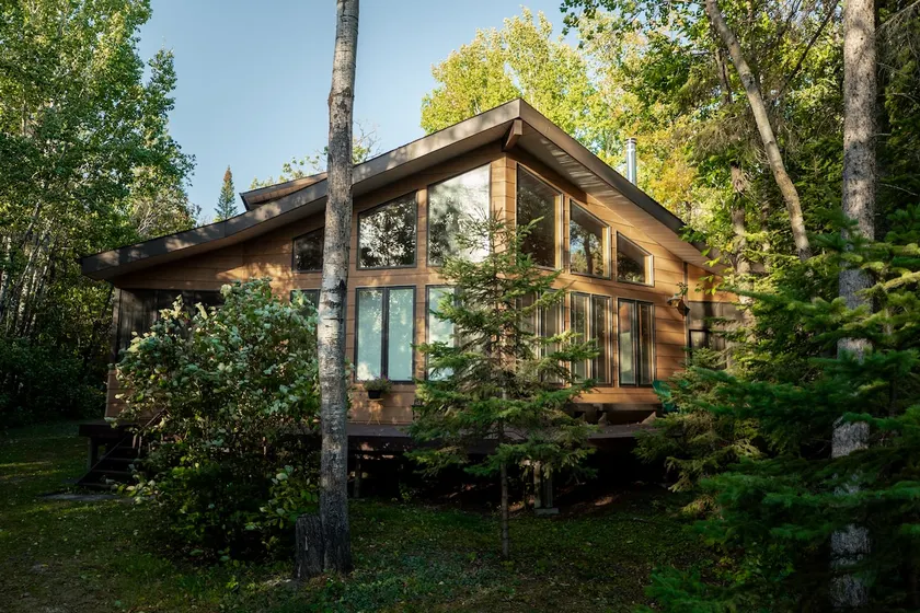 Stunning 4BR Waterfront Sauna Cabin Victoria Beach - Image 1