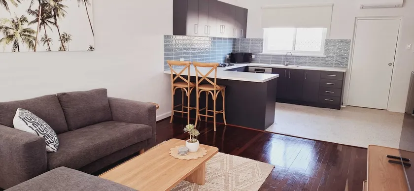 Inviting Stay in Rockingham City Centre - Image 1