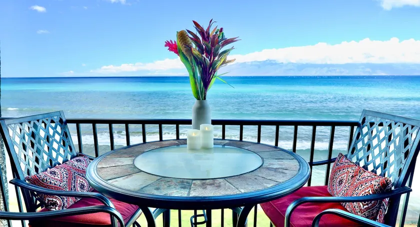 1BR Oceanfront Corner | Wraparound Lanai + A/C - Image 1