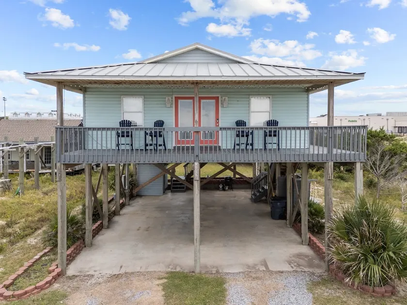 Semi Oceanfront, Steps to Beach, Cozy Cottage - Image 1