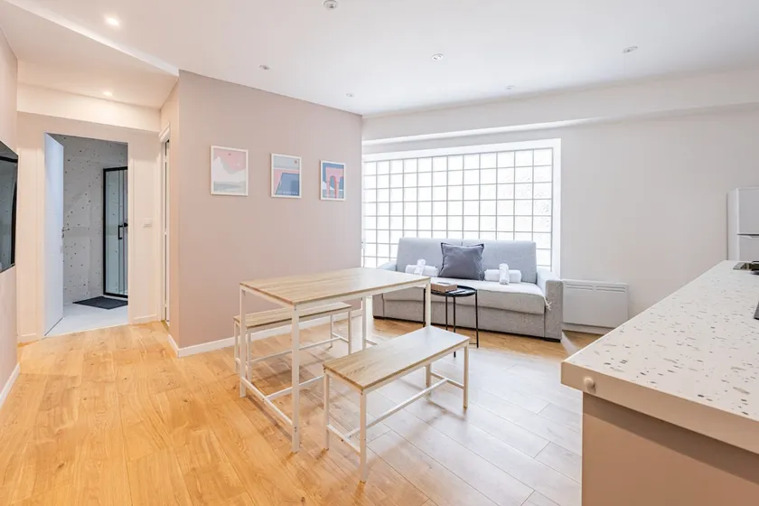 Parisian Charm 6 People, 2 Bedrooms, 19th - Image 1