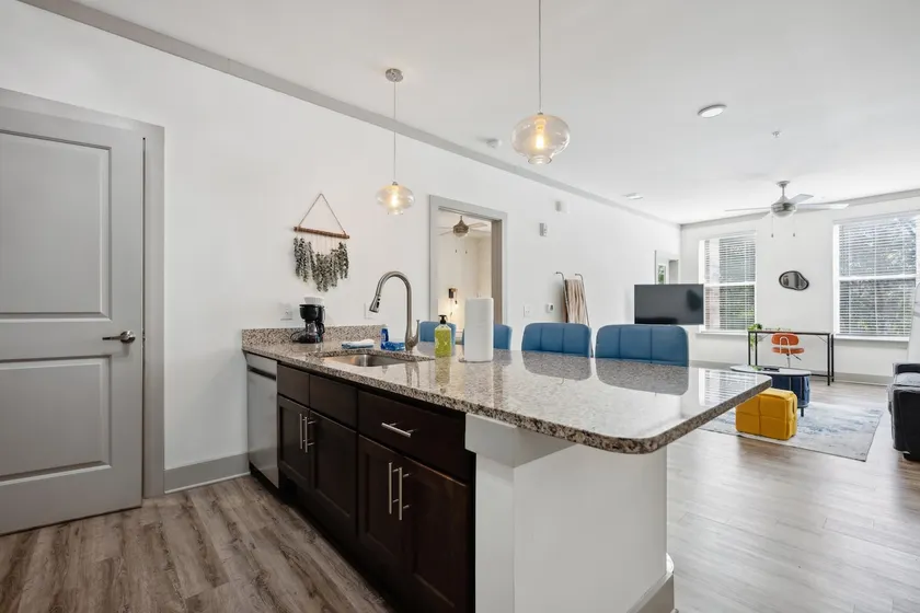 Overlook 2103 I Luxury Redefined I Free Parking - Image 1