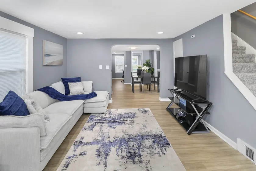 Large 3BR - 5 Min to I-X Center & CLE Airport - Image 1