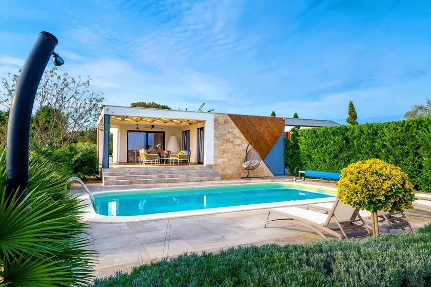 House Royal Green Four ( V4782-K1 ) - Image 1