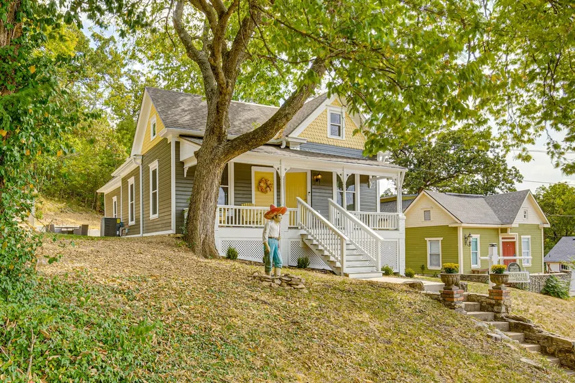 Walk Downtown: Historic Home in Excelsior Springs - Image 1