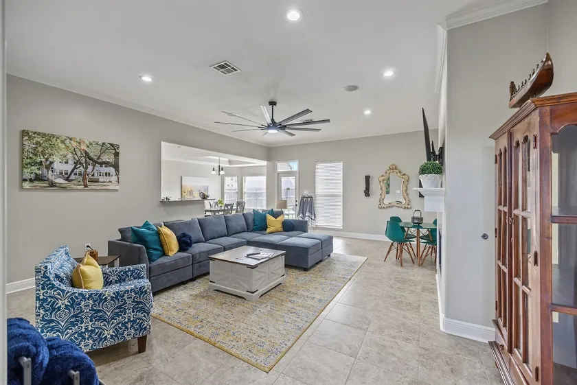Large Game Room 3 King Beds Large Pool - Image 1