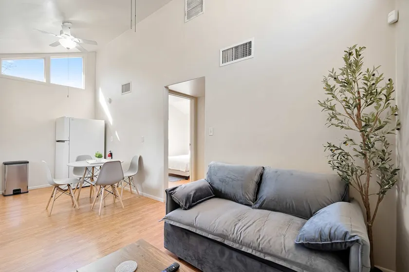 Cozy 2BR Norton Ave Summer Stay | Steps to UofA - Image 1