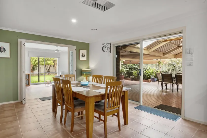 Charming 3-Bed Family Home with Amazing Garden - Image 1