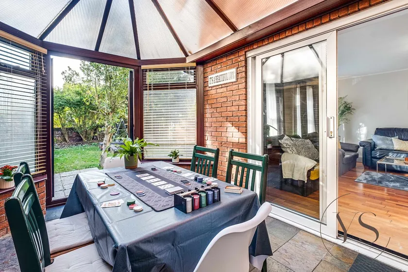 4BR Family Home with Jacuzzi Near Birmingham - Image 1
