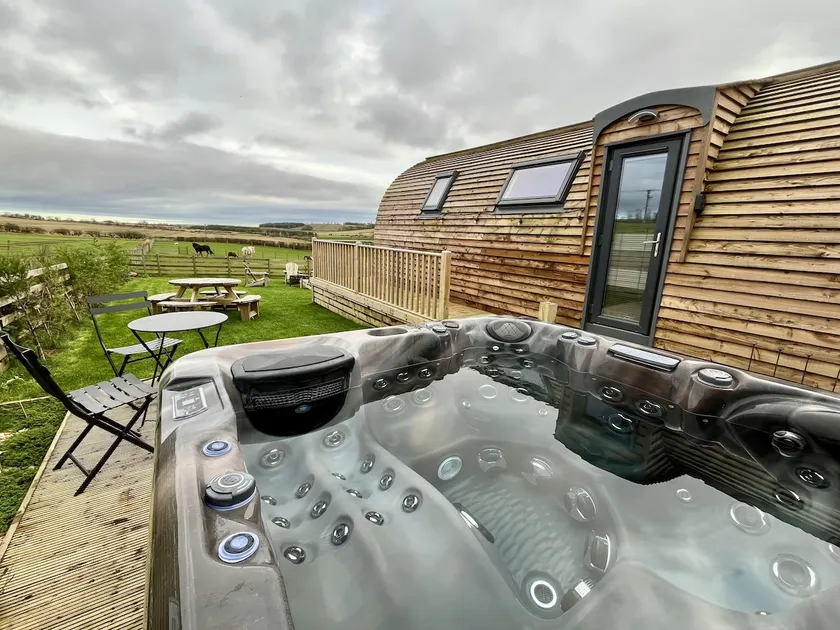 Large-Hot Tub-Cabin-Bathroom with shower - Image 1