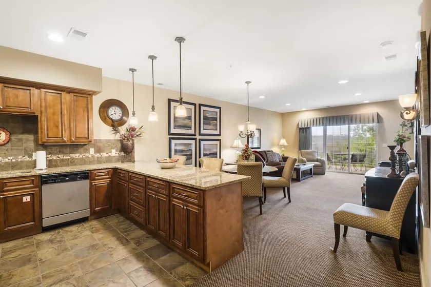 Branson Hills Getaway Sleeps 6 - Image 1