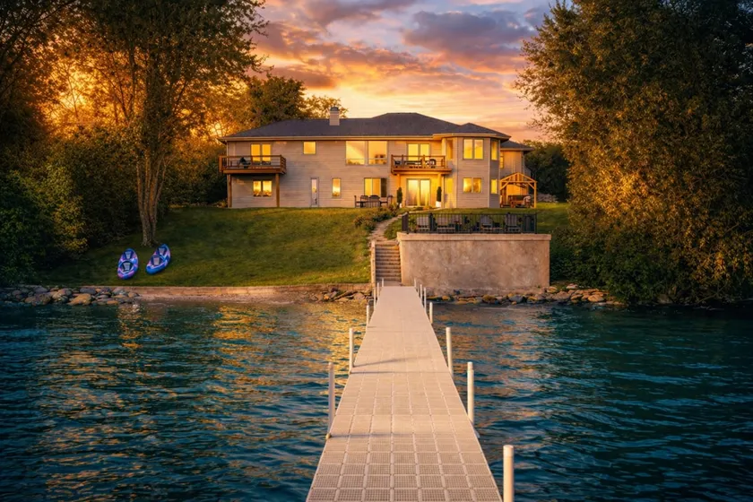 Harsch's Beach Escape | Lake · Hot Tub · Theater - Image 1