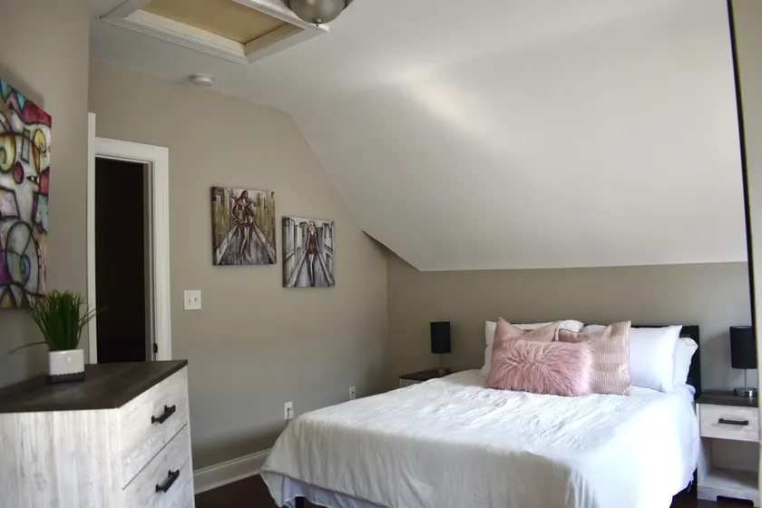 4BR Urban Loft in Point Breeze near Eats & Shops - Image 1