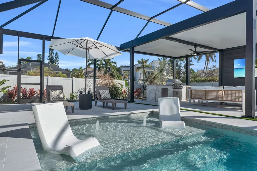 Outdoor and Indoor Paradise -Close to Beach - Image 1