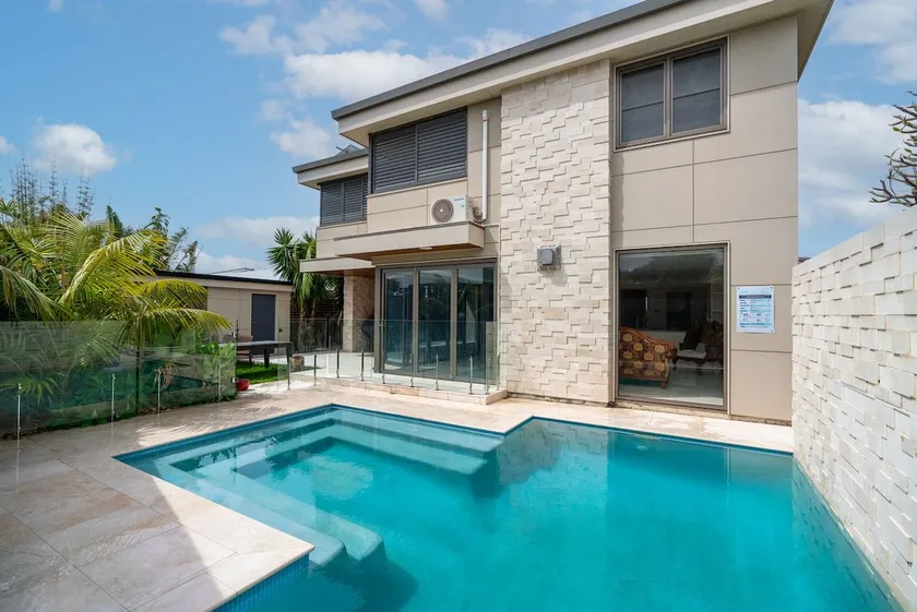 Clifftop Luxury With Pool - Image 1