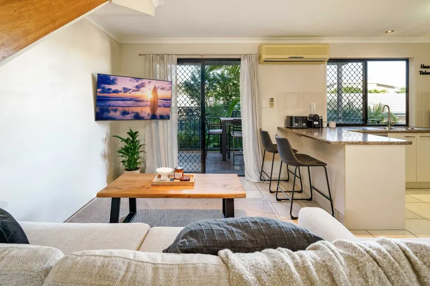 Sunny's Coastal Townhouse in Caloundra - Image 1
