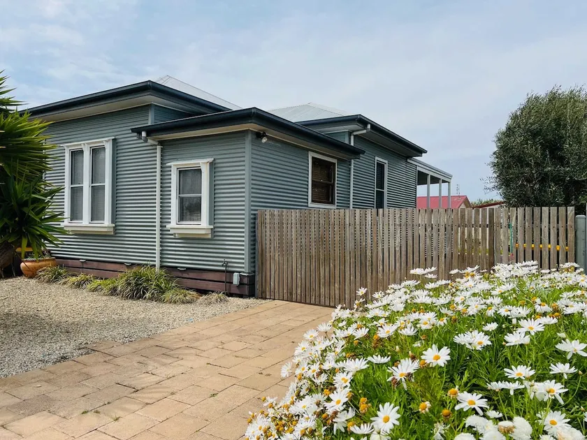 Saltwater Bungalow - WiFi - Image 1