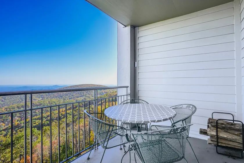1 Mi to Wintergreen Resort: Mtn-view Condo! - Image 1