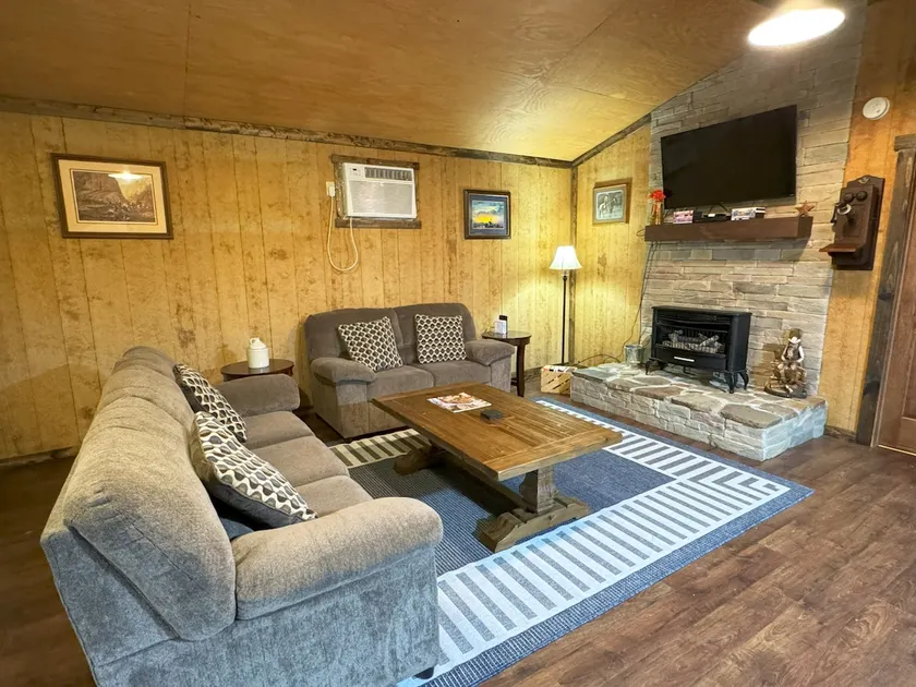 Pet Friendly Cabin | Near Hocking Hills with WIFI - Image 1
