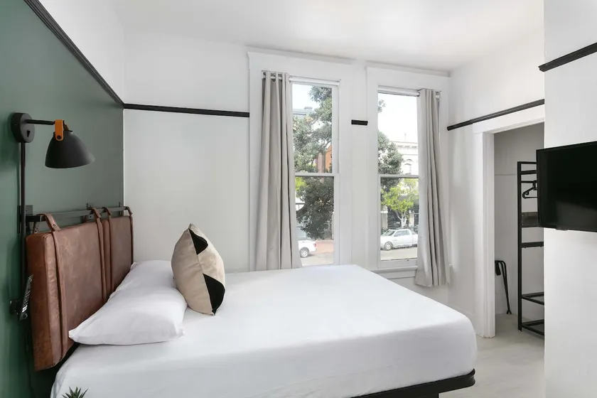La Ventana Hotel – Modern Studio in Hostel in BEST - Image 1