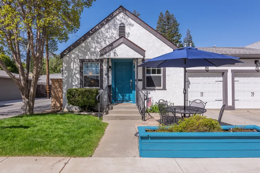 French Oak | Short Walk to Downtown | Dogs Welcome - Image 1