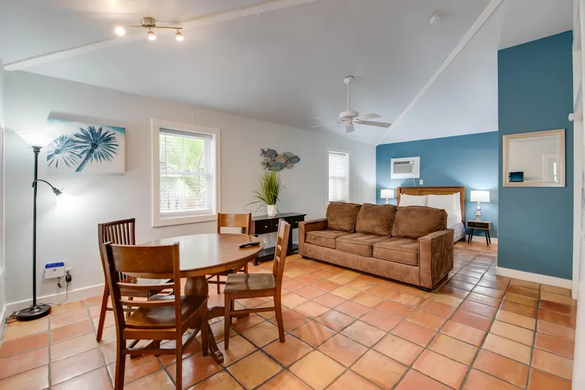 Seagull Suite | Inviting Studio, Steps From Duval - Image 1