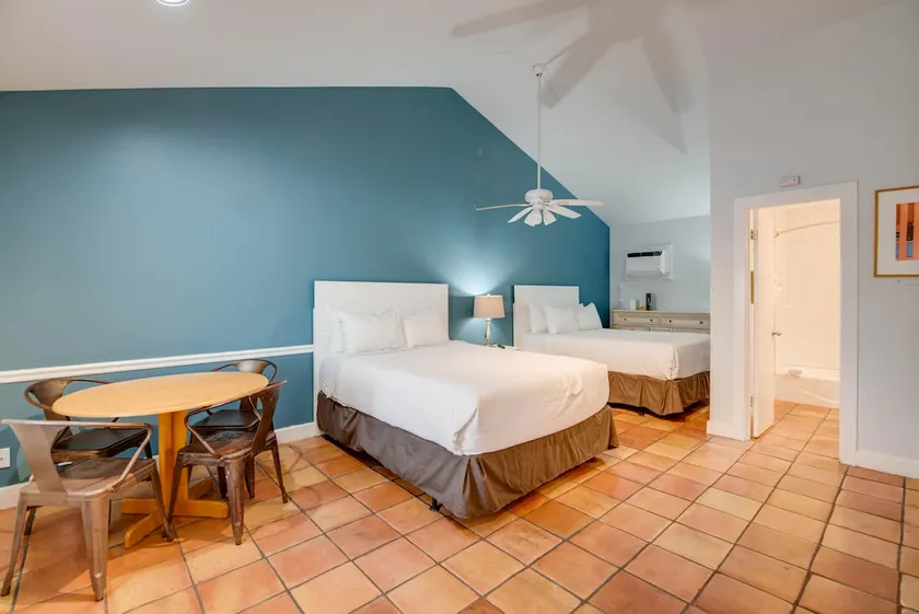 Egret Suite | Bright Retreat, Hot Tubs, Near Duval - Image 1