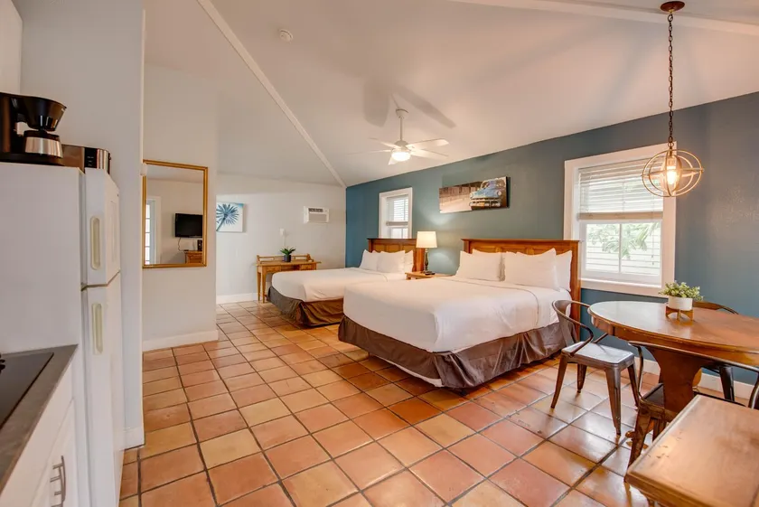 Pelican Suite | Cozy Cottage, Hot Tubs, Close to D - Image 1