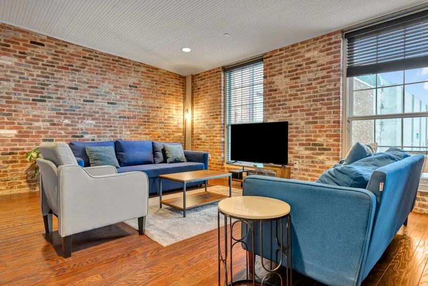 Whiskey Row Gem | For Groups | Prime Location! - Image 1