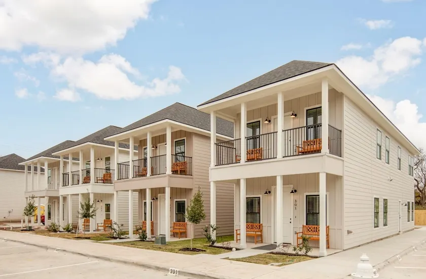 Midtown: New Home, 2 Miles to A&M/TV in Every Room - Image 1