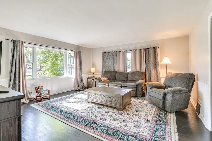 Large Yard & Fire Pit: Pet-friendly Ravenna Home! - Image 1