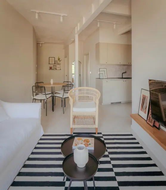 Centrally-located designer apartment - Image 1