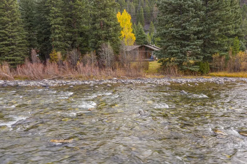 Stay Montana | New! Canyon Riverfront Getaway - Image 1
