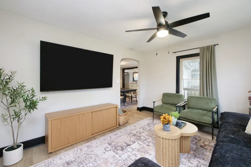 Sleeps 13| HotTub| Historic Renovation| Downtown - Image 1